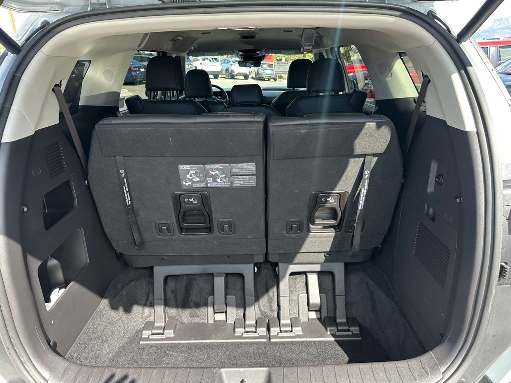 2025 Kia Carnival EX photo 28