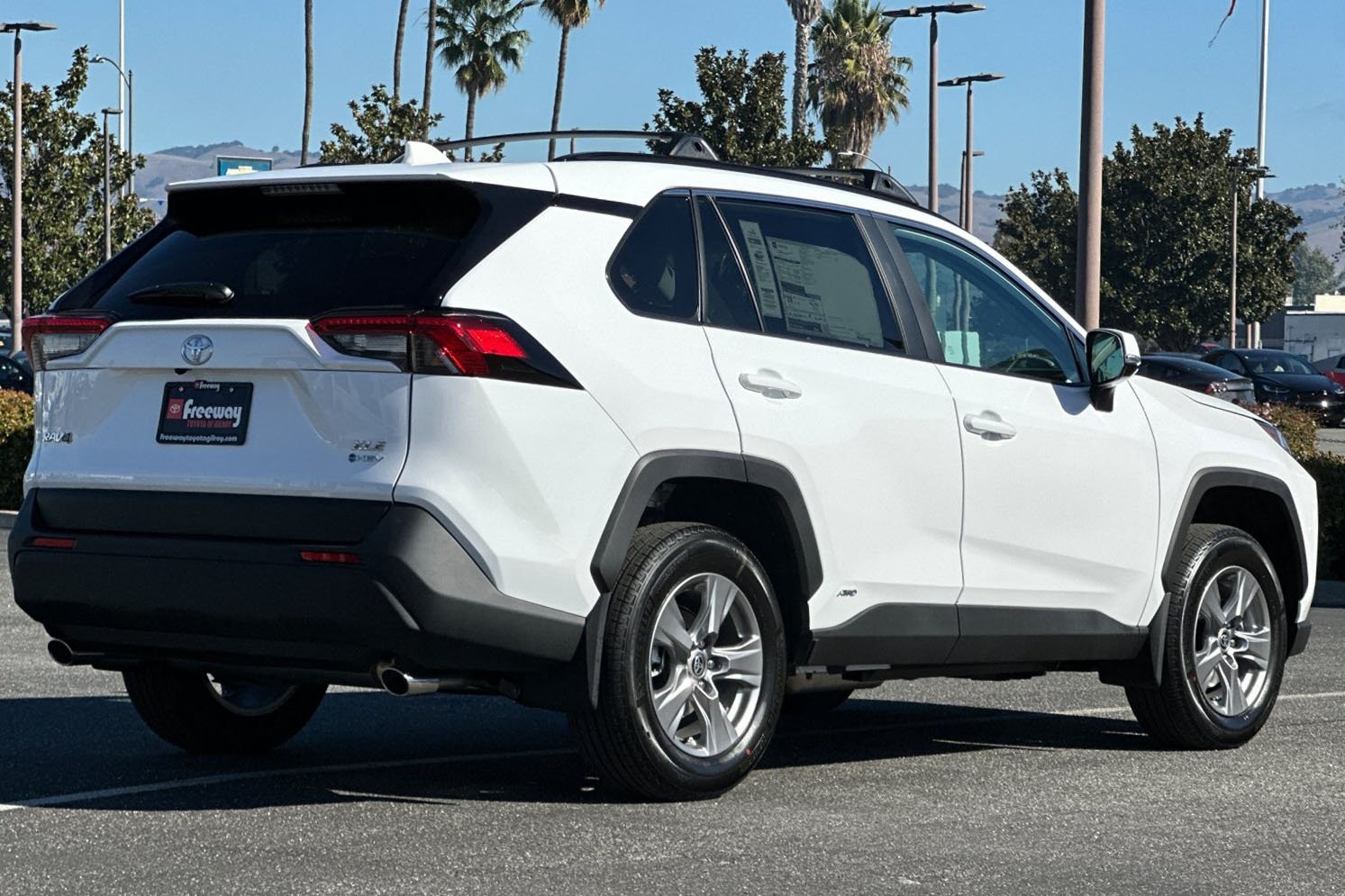 2025 Toyota RAV4 Hybrid XLE photo 2