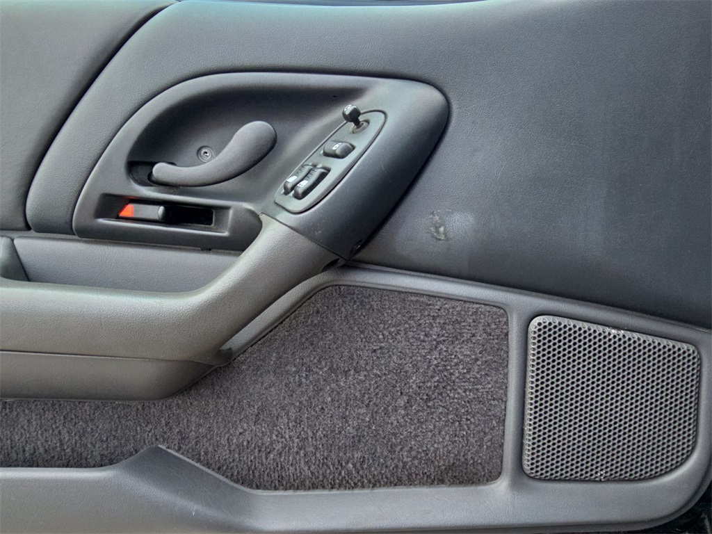 1999 Chevrolet Camaro Sport Coupe photo 21