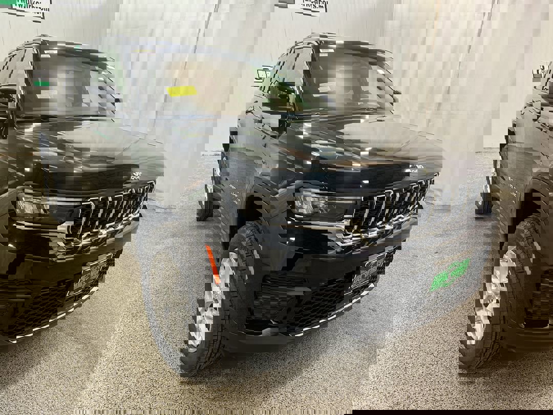 2025 Jeep Grand Cherokee Laredo's photo