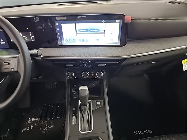 2025 Nissan Kicks SV photo 13