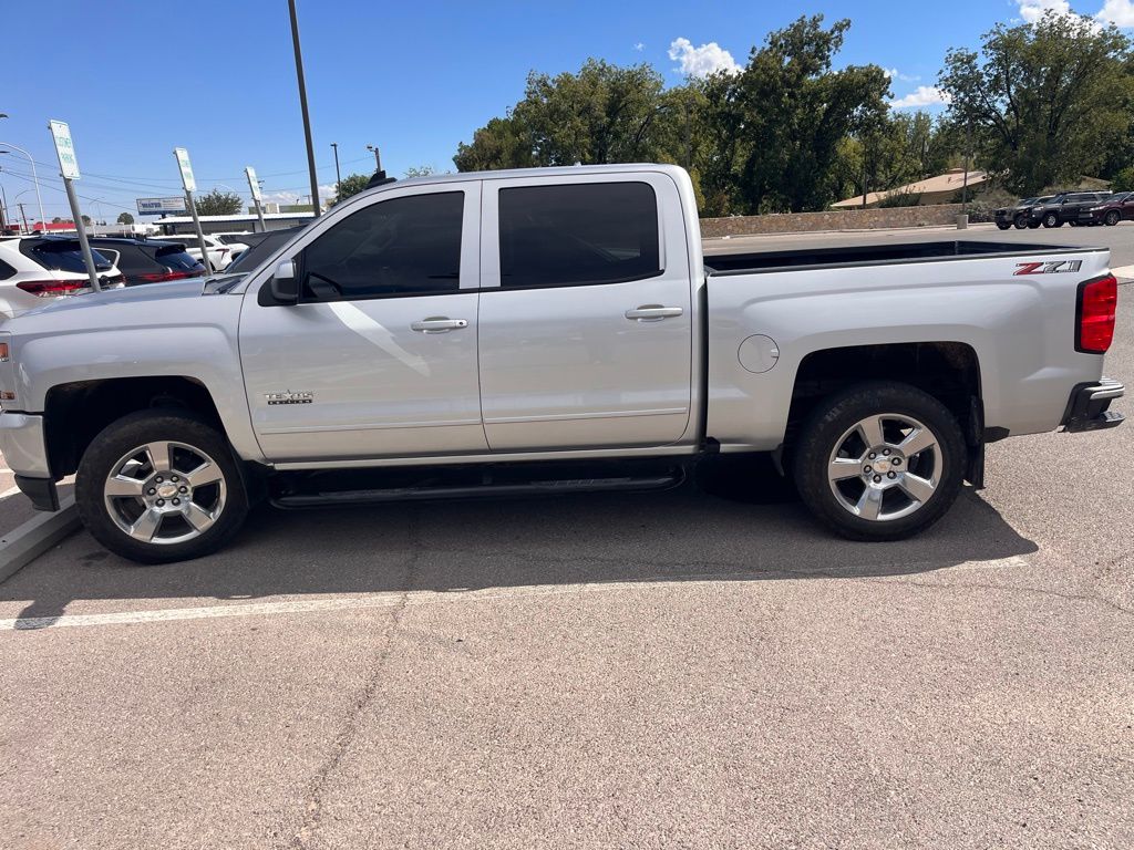 2018 Chevrolet Silverado 1500 LT photo 2