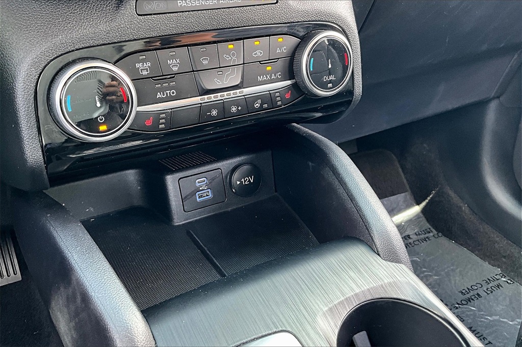 2022 Ford Escape SEL photo 32