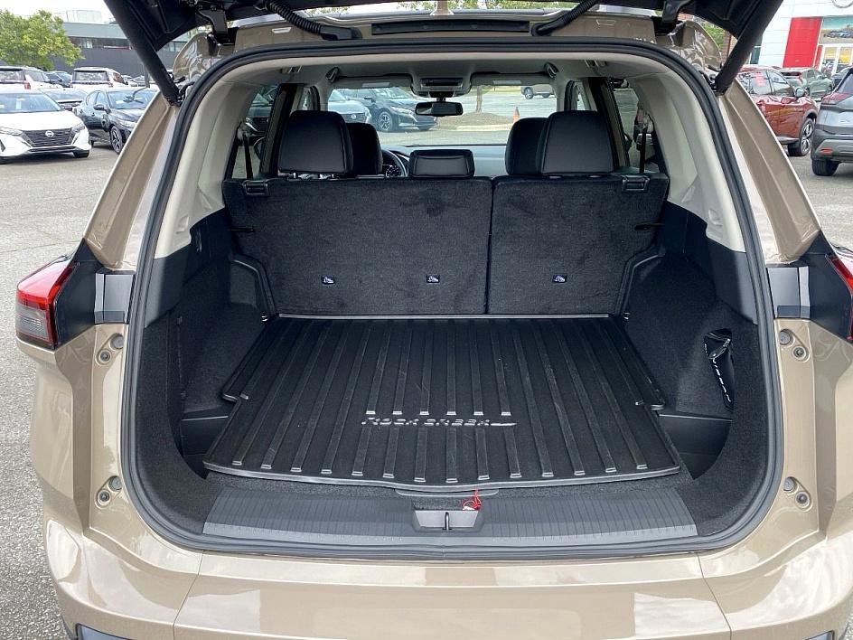 2025 Nissan Rogue SV photo 13