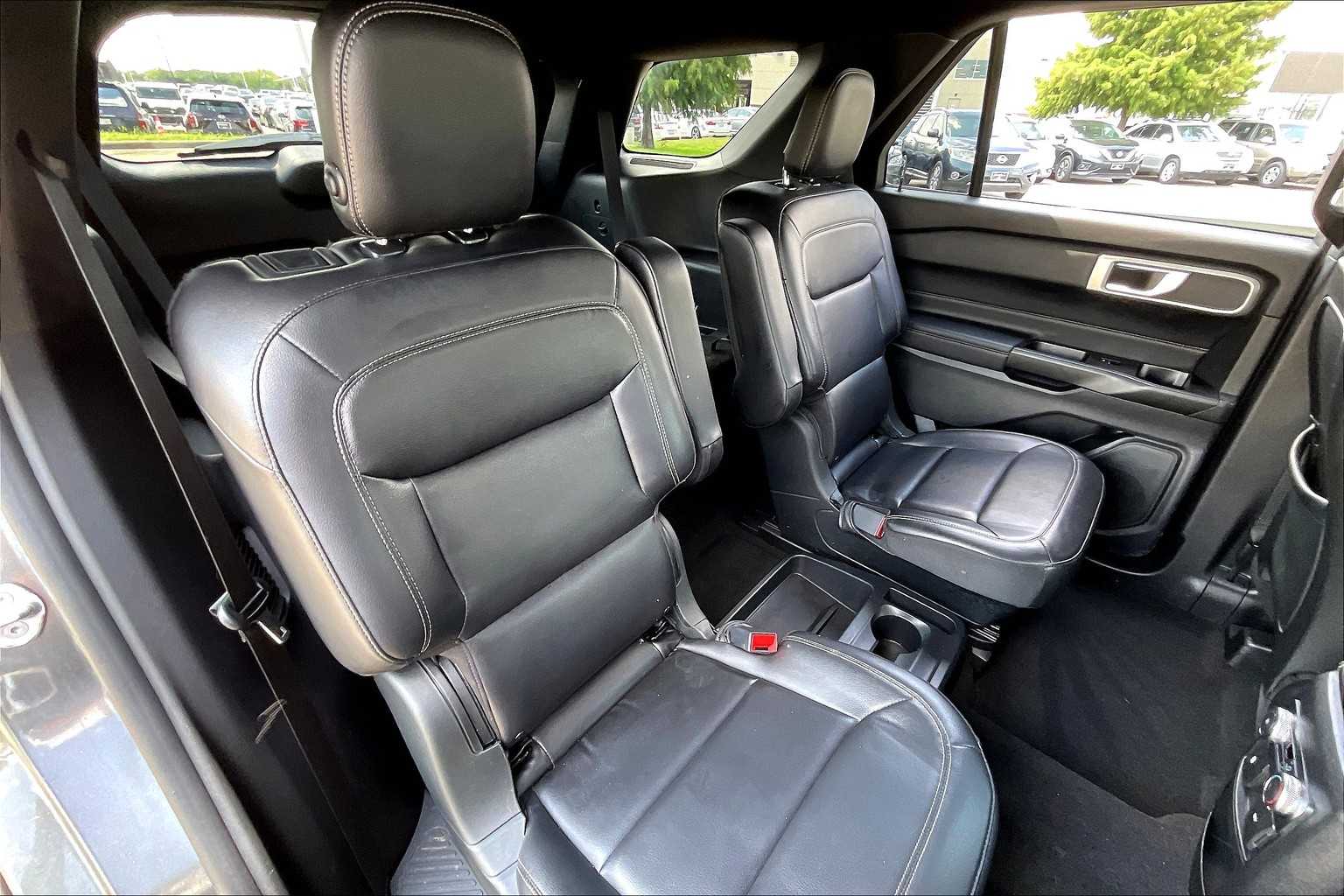 2020 Ford Explorer XLT photo 17