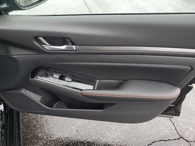 2025 Nissan Altima SR photo 16