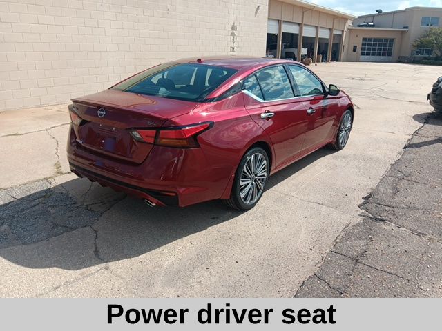 2025 Nissan Altima 2.5 SL photo 3