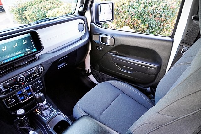 Used 2024 White Jeep Sport S 4xe image 22