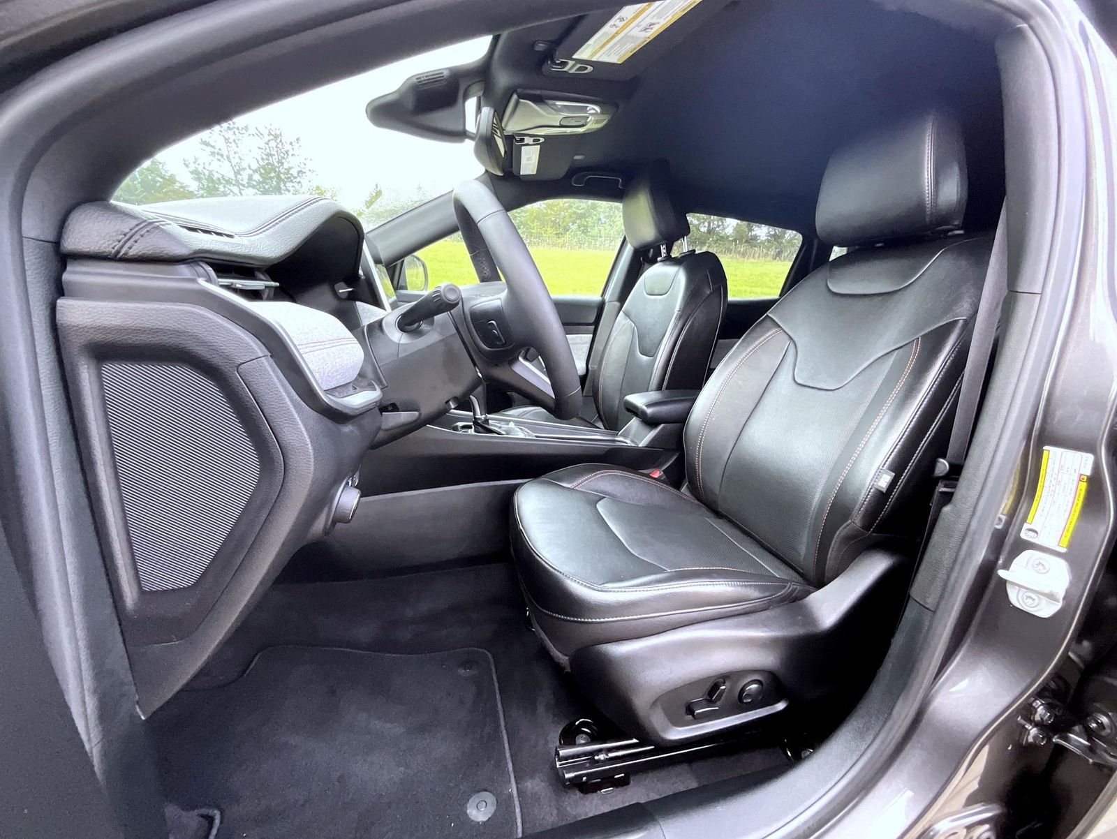 2023 Jeep Compass Latitude Lux photo 11