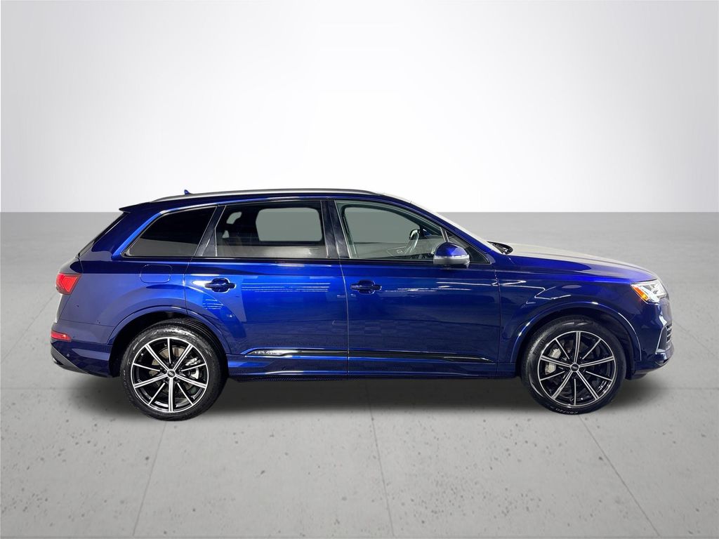 2022 Audi Q7 55 Premium Plus photo 5