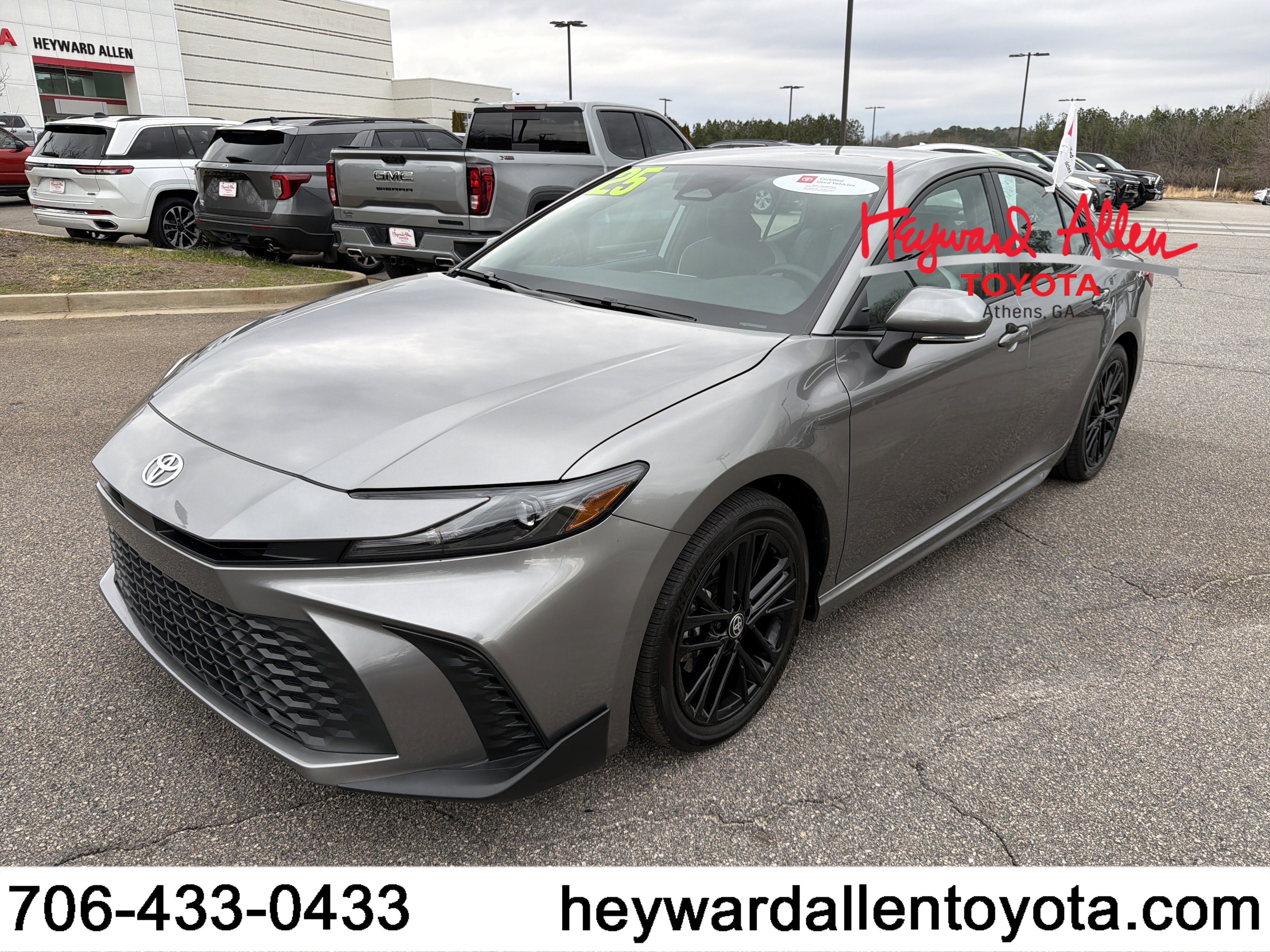 2025 Toyota Camry SE