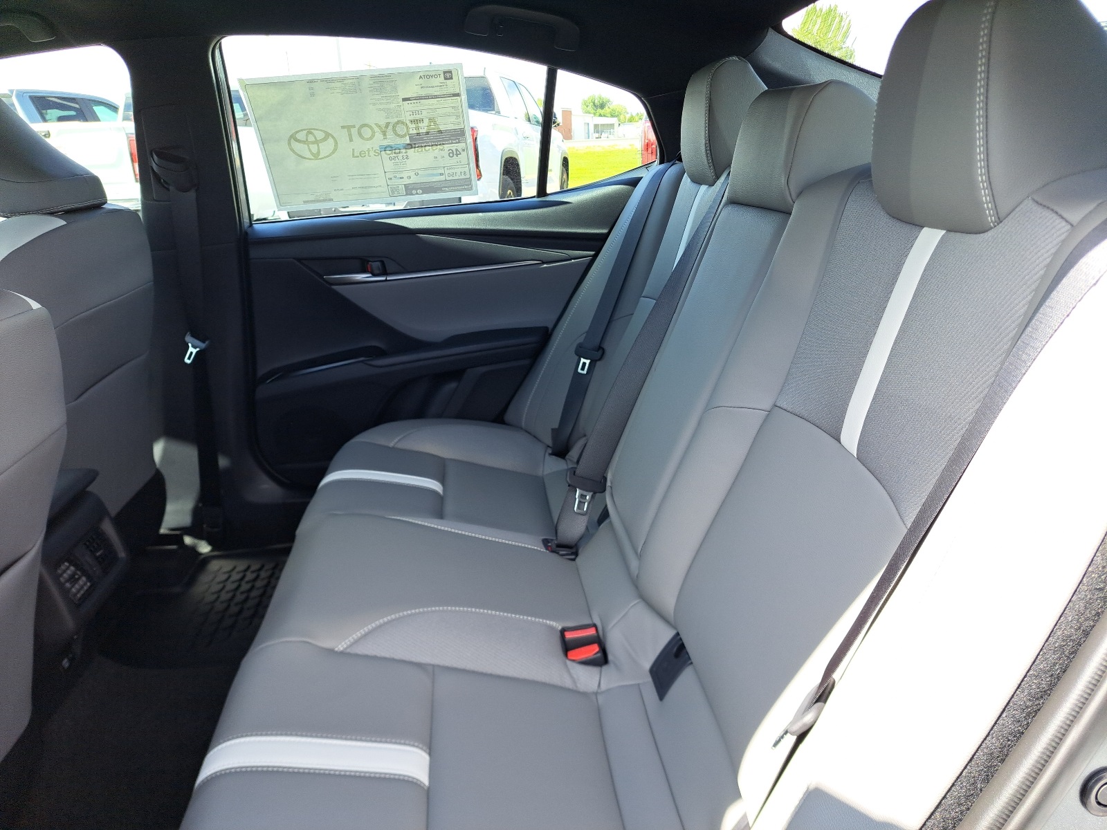 2025 Toyota Camry SE photo 17