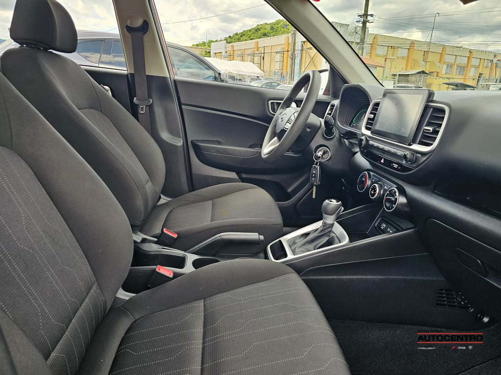 2024 Hyundai Venue SE photo 4