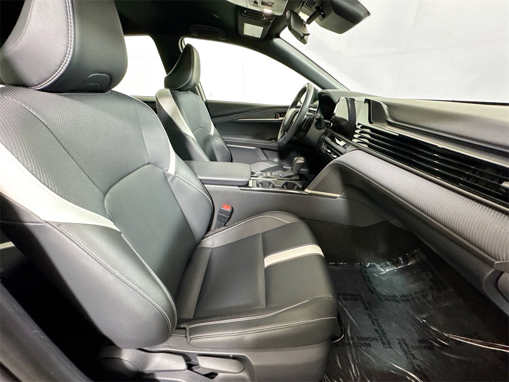2025 Toyota Camry SE photo 10
