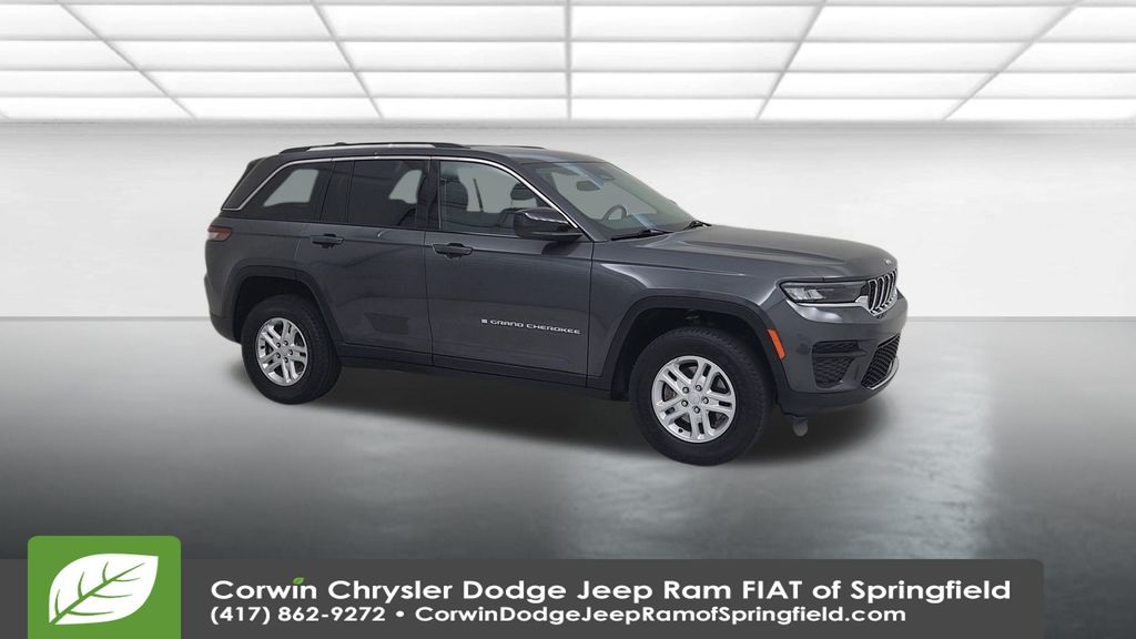2023 Jeep Grand Cherokee Laredo Altitude photo 2