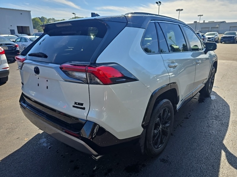 2023 Toyota RAV4 Hybrid XSE photo 7