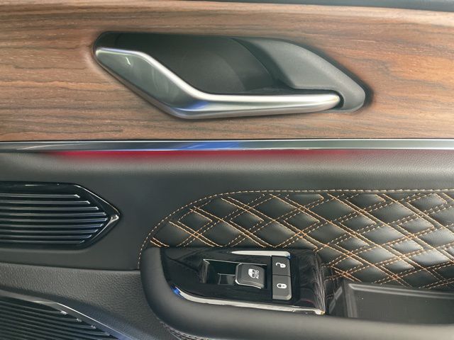 2023 Jeep Grand Cherokee Summit 4xe photo 12