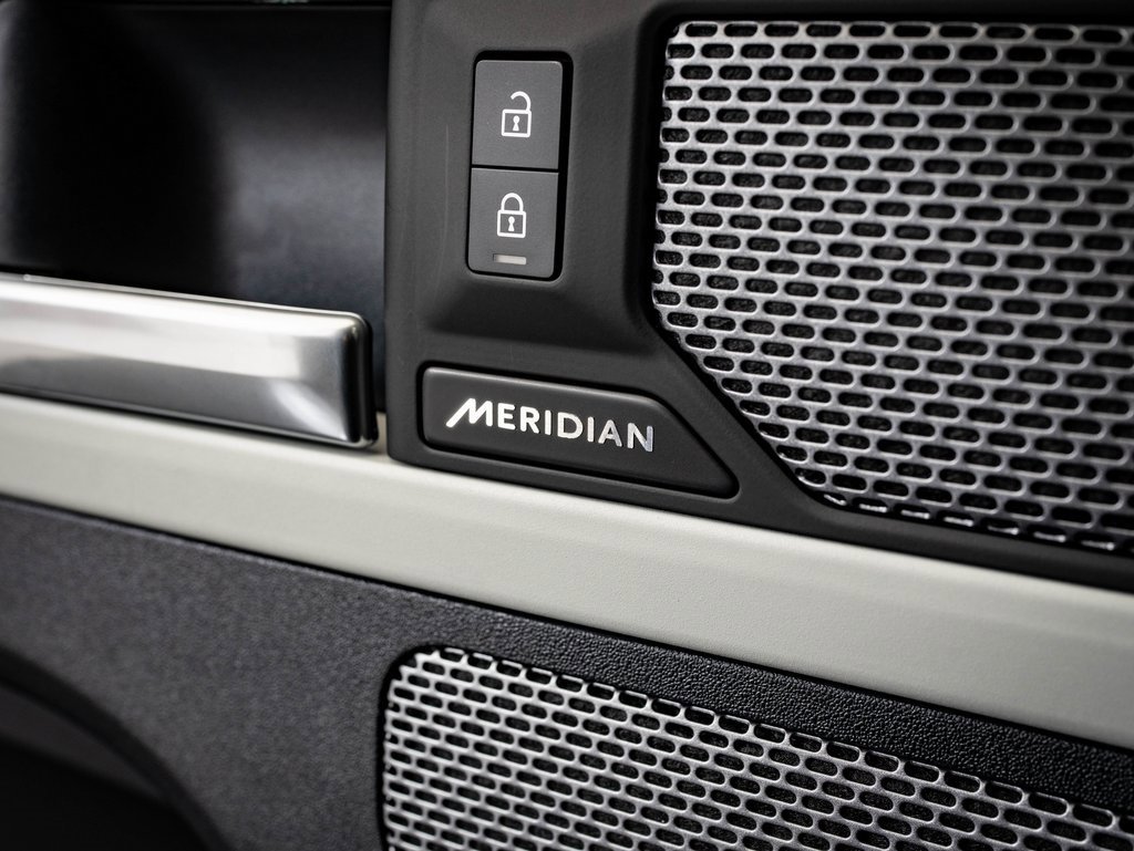 2024 Land Rover Defender 110 S photo 18