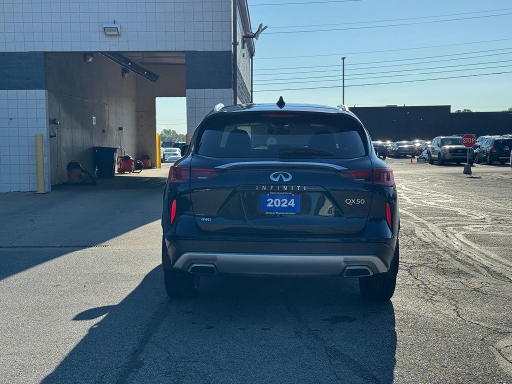 2024 Infiniti QX50 Luxe AWD photo 4