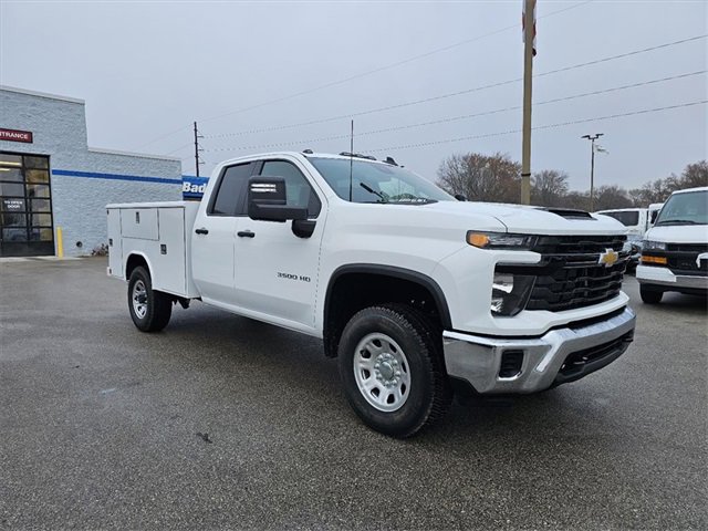 2025 Chevrolet Silverado 3500HD photo 3