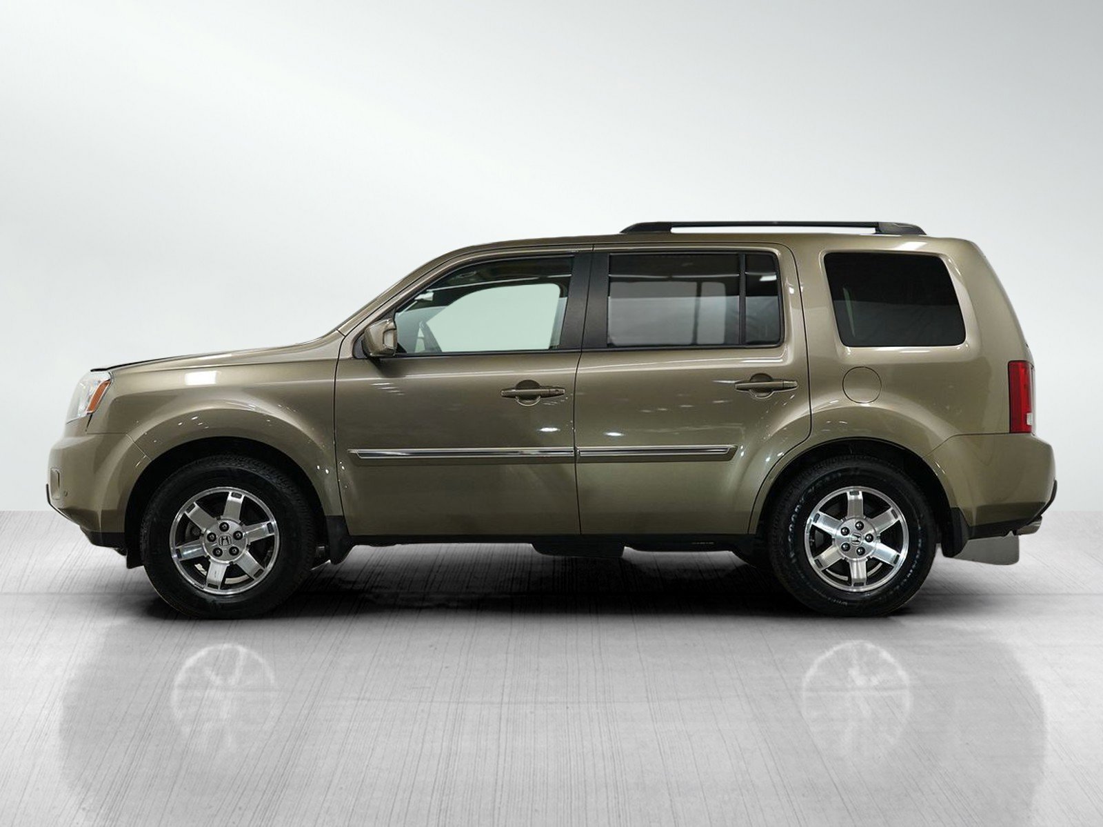 Used 2009 Honda Pilot Touring with VIN 5FNYF48999B019074 for sale in Minneapolis, Minnesota