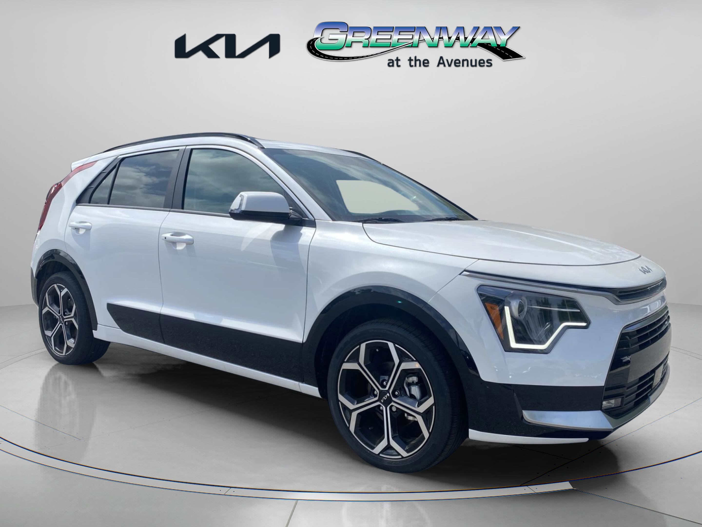 2025 Kia Niro EX Touring's photo