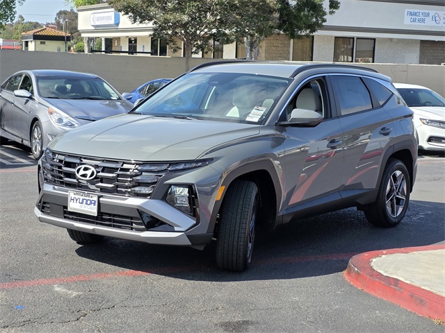2025 Hyundai Tucson SEL photo 3