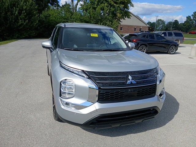 2024 Mitsubishi Outlander SE Black Edition photo 7