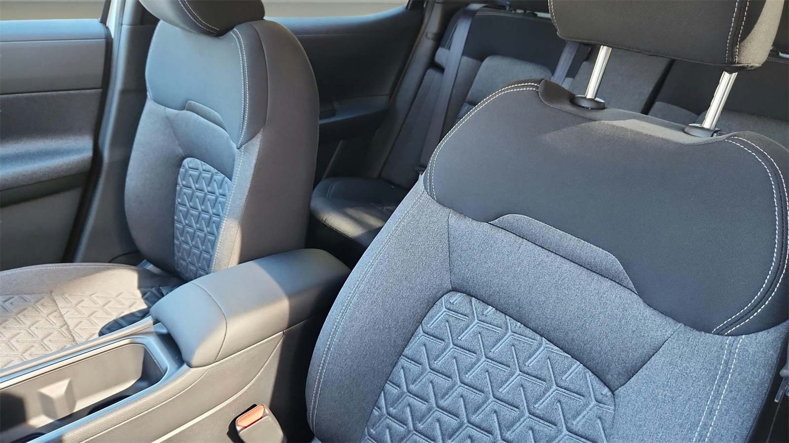 2025 Nissan Kicks SV photo 12