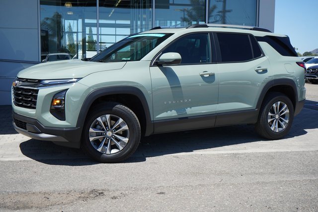 2025 Chevrolet Equinox LT photo 3