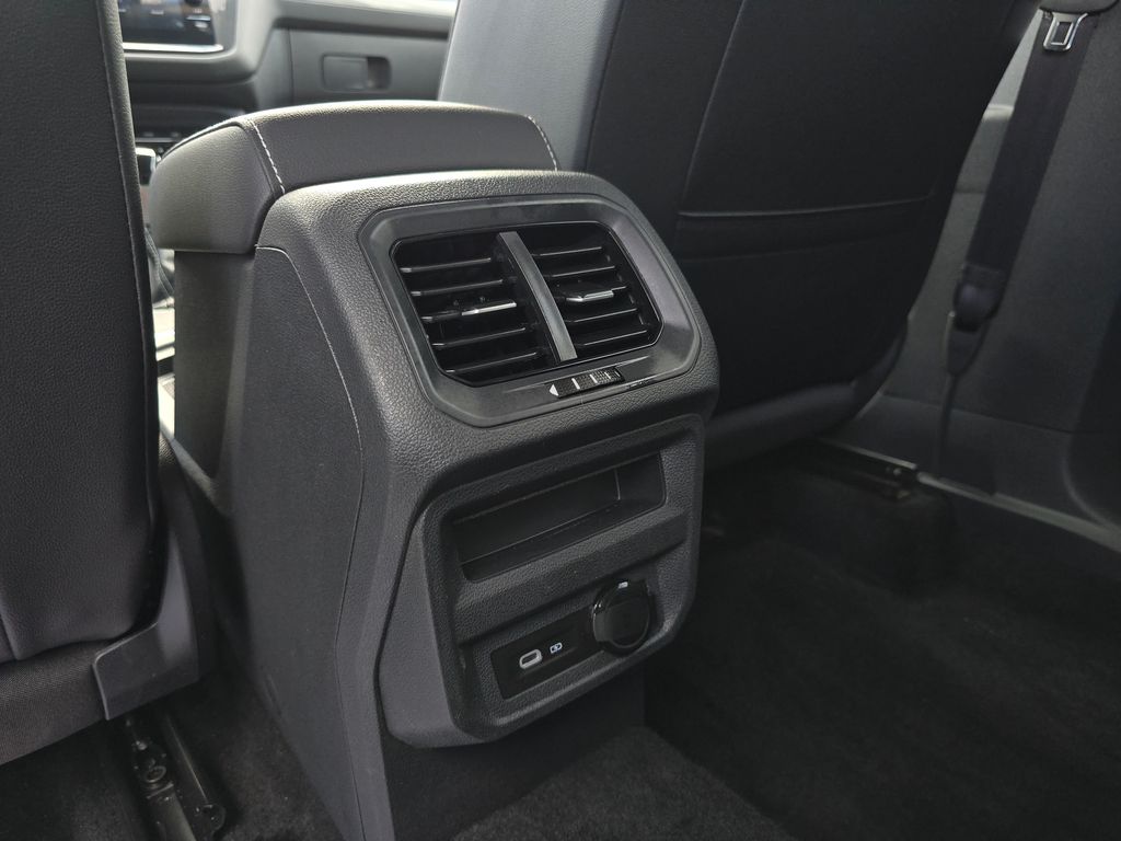 2024 Volkswagen Tiguan SE Wolfsburg Edition photo 27