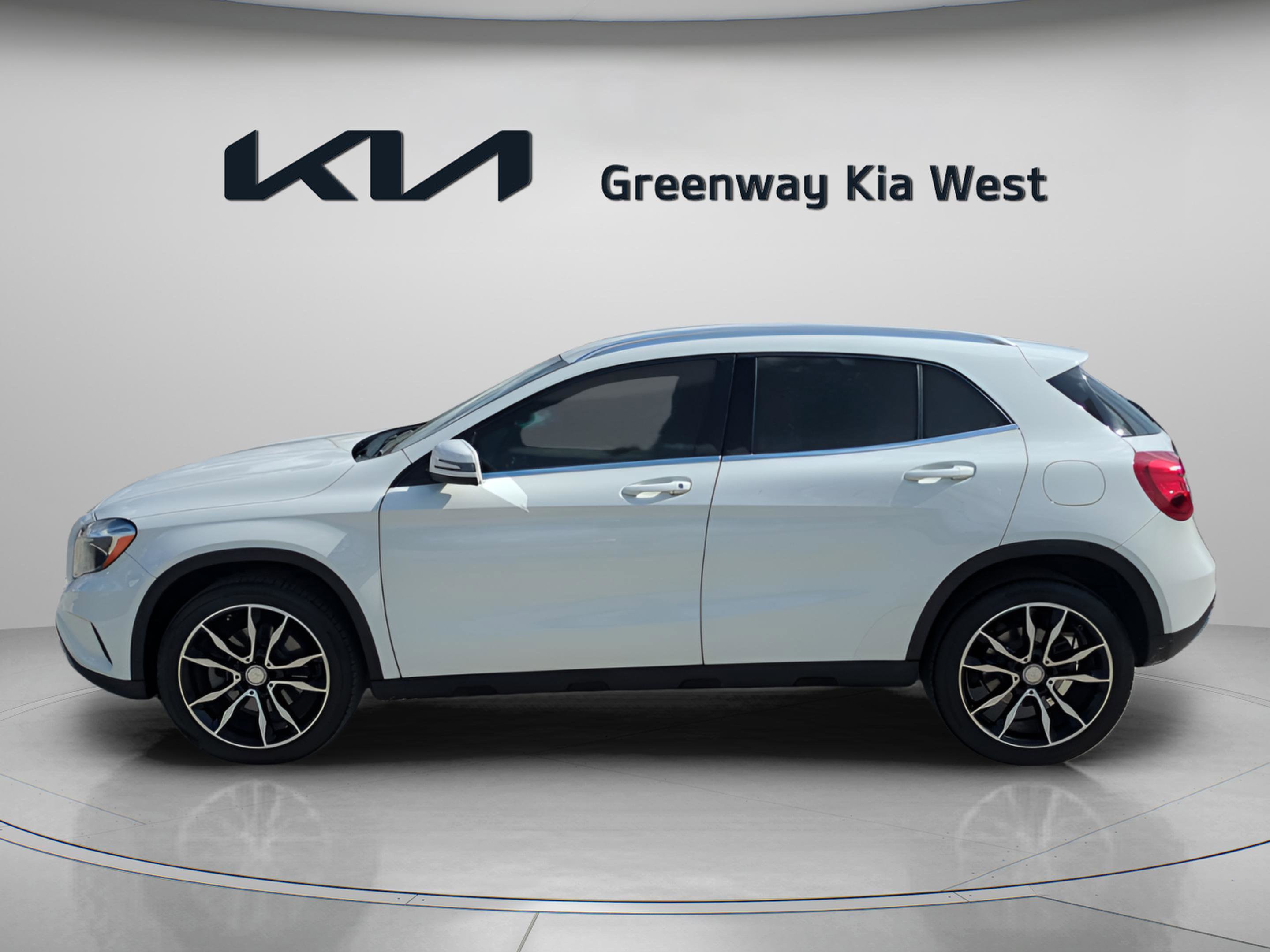 2017 Mercedes Benz GLA 250 photo 3