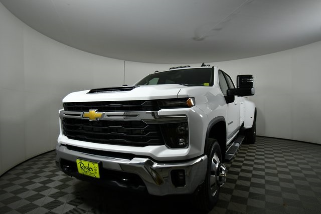 2025 Chevrolet Silverado 3500HD LT photo 5