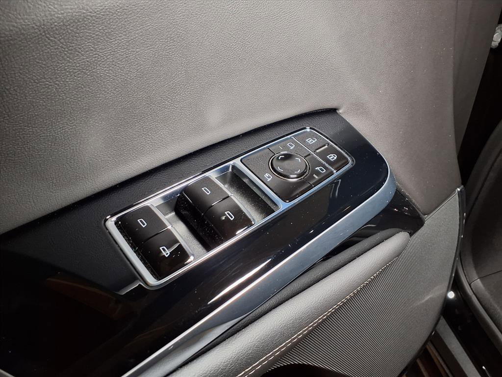 2025 Cadillac Escalade ESV Luxury photo 13