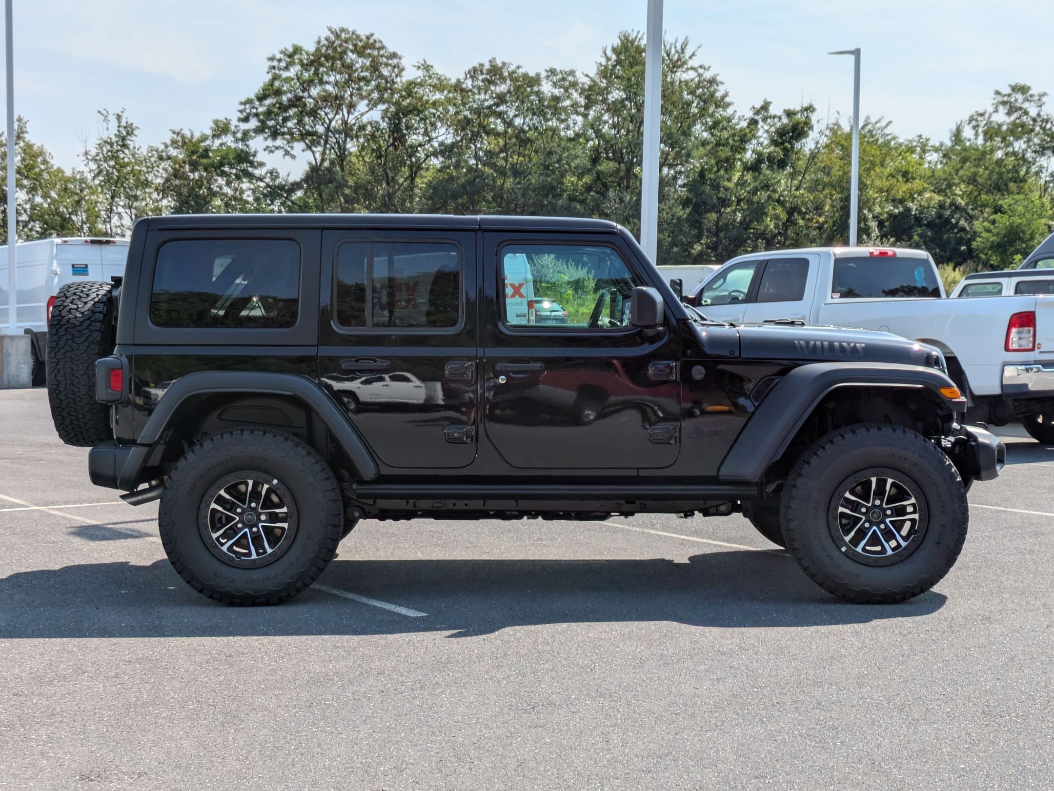 2025 Jeep Wrangler Willys photo 4