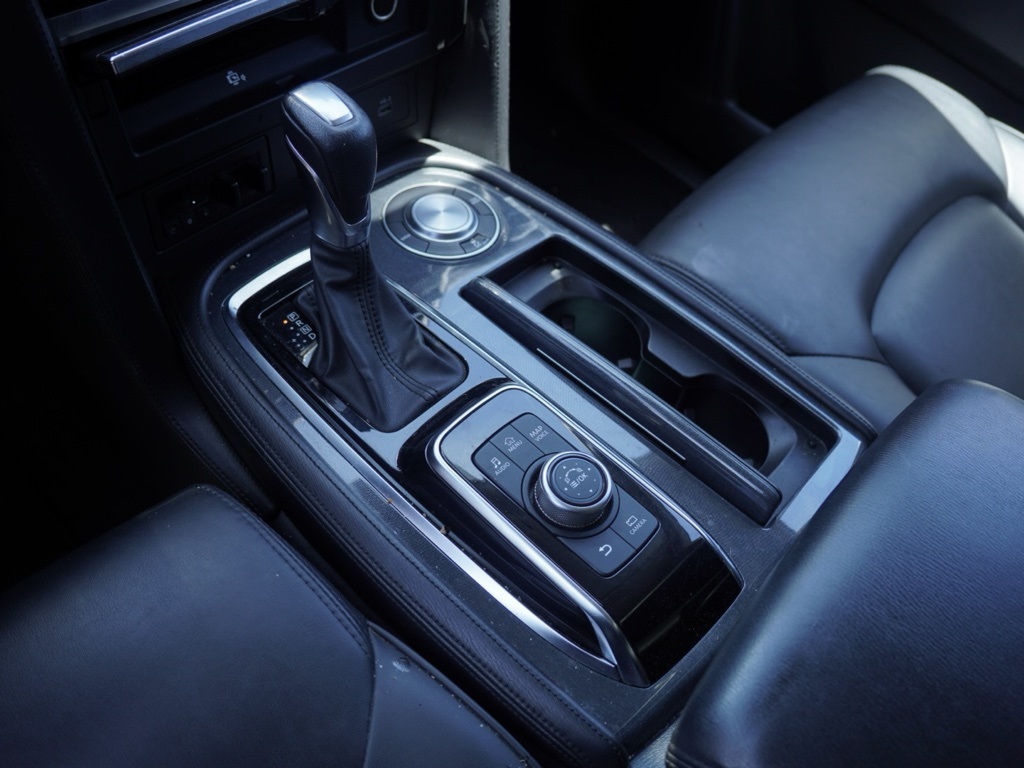 2022 Nissan Armada SV photo 20