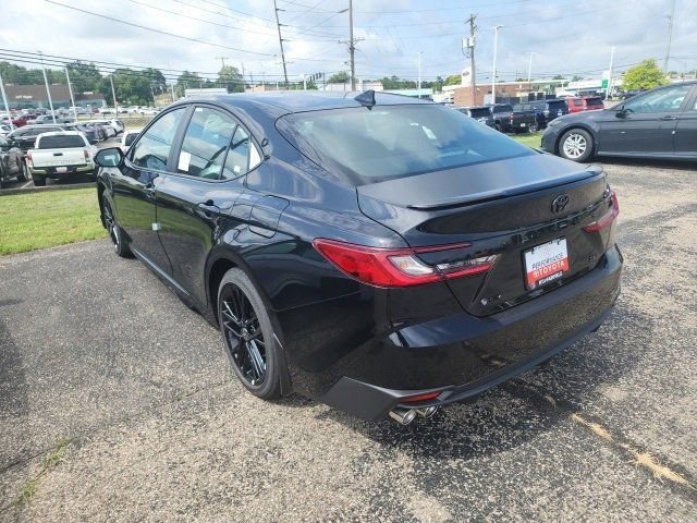 2025 Toyota Camry SE photo 4