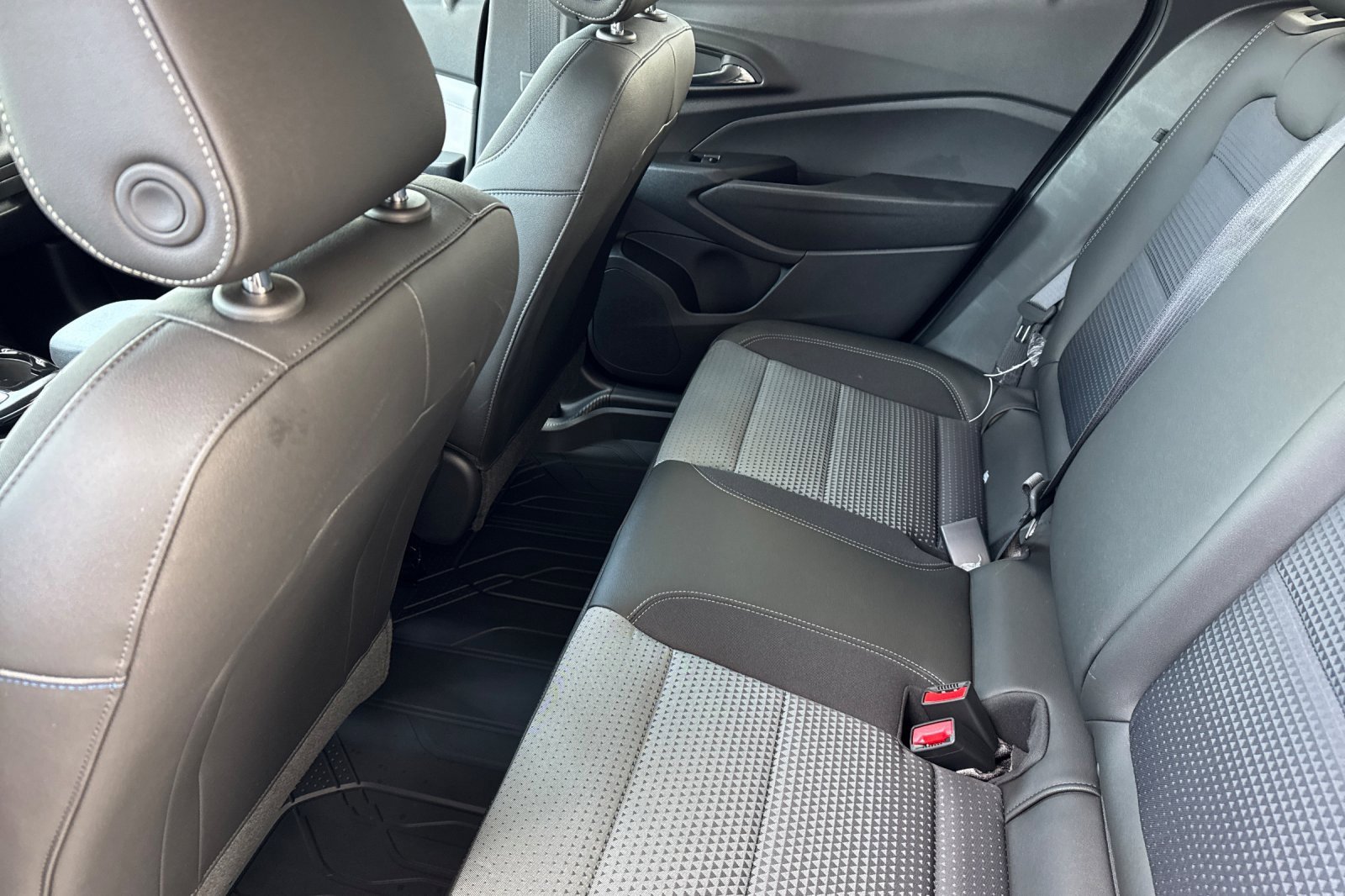 2025 Chevrolet Trax LT photo 10