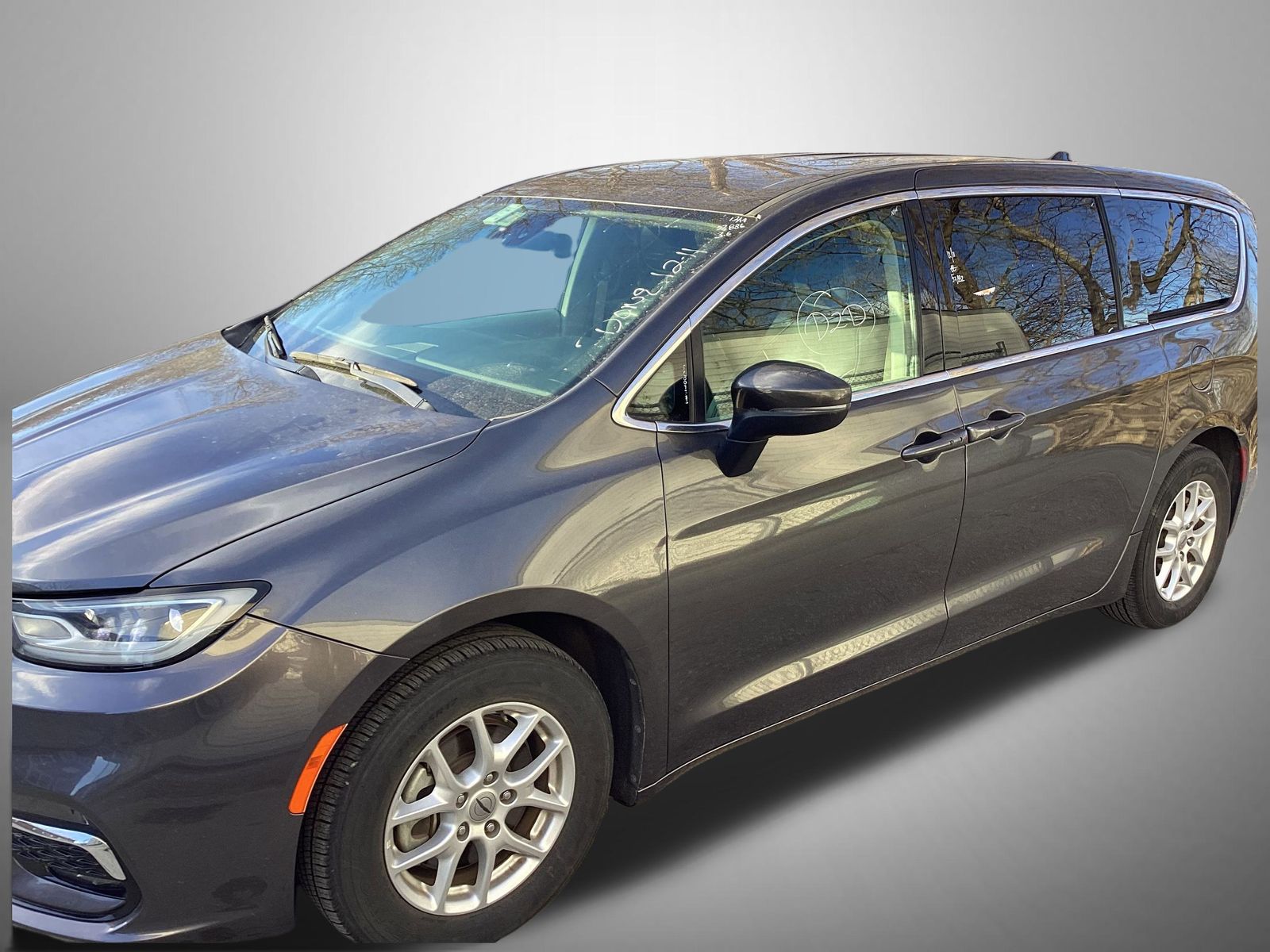 2023 Chrysler Pacifica Touring L's photo