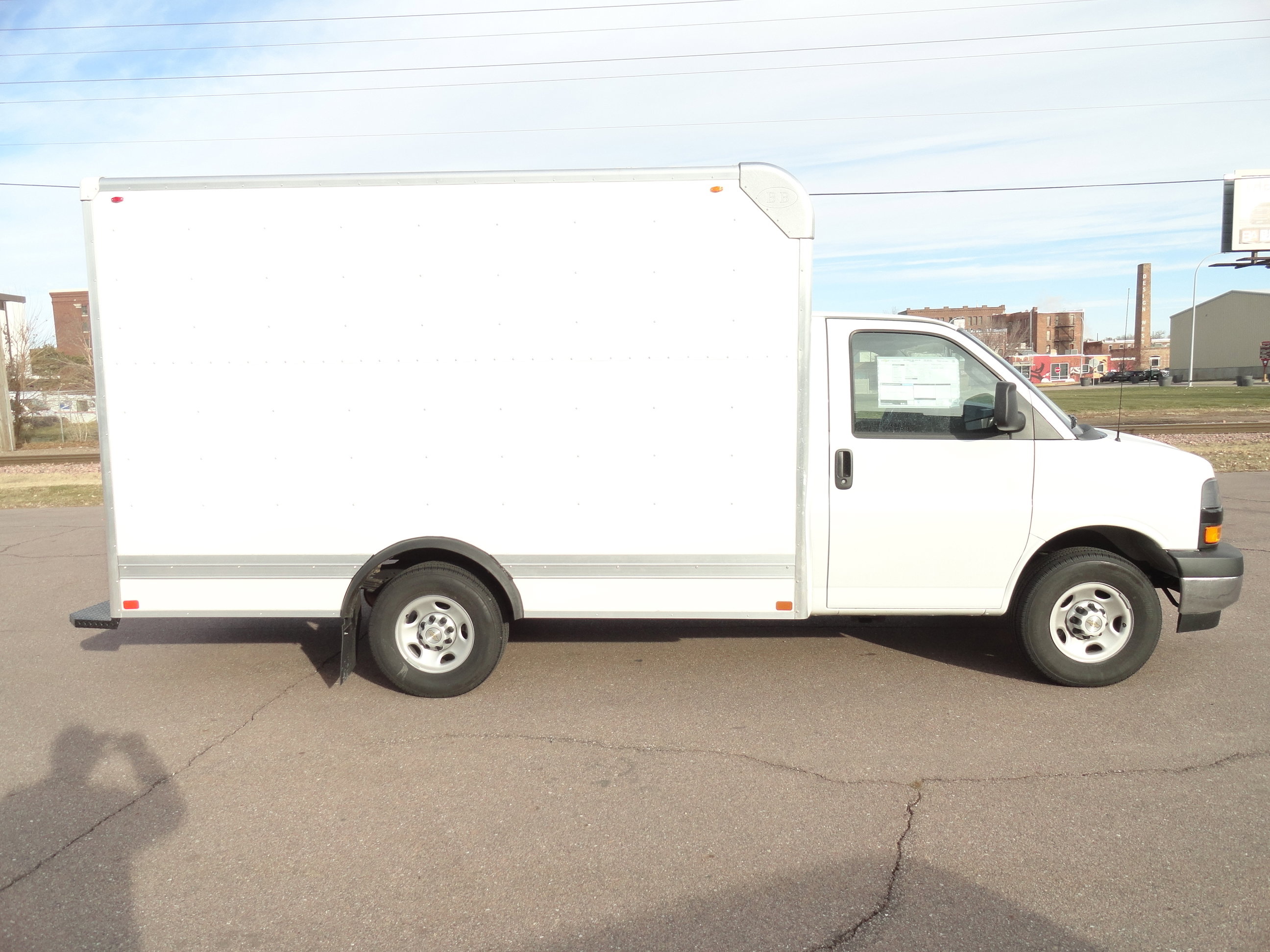 2024 Chevrolet Express Cutaway 3500 photo 4