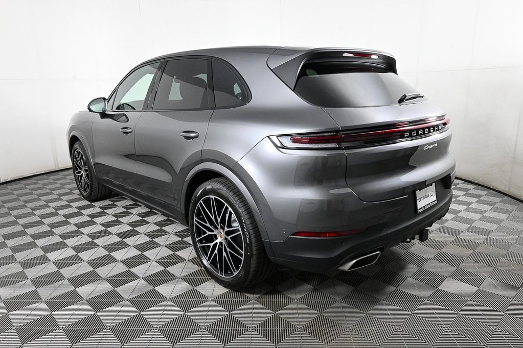 2025 Porsche Cayenne photo 2