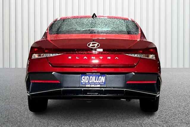 2025 Hyundai Elantra SEL Convenience photo 4