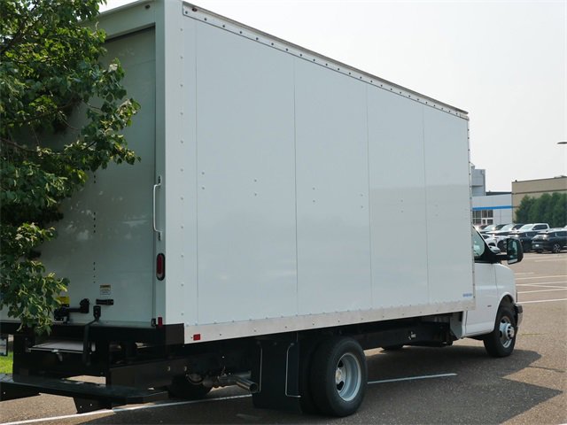 2025 Chevrolet Express Cutaway 3500 photo 4