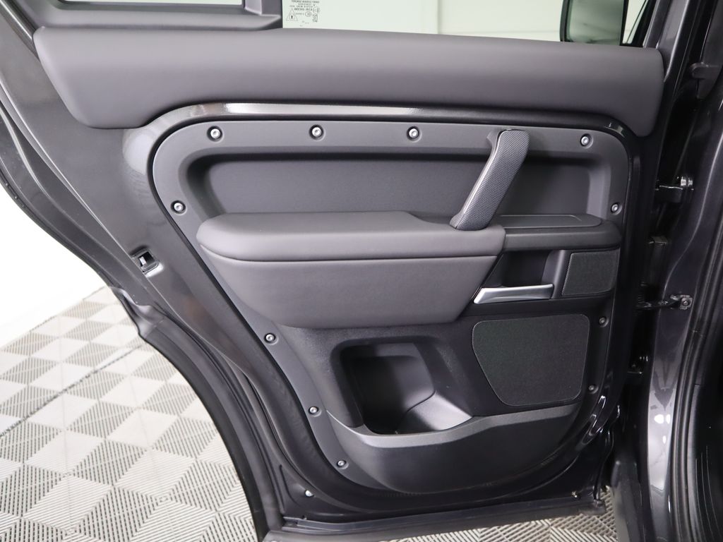2025 Land Rover Defender 110 X photo 25