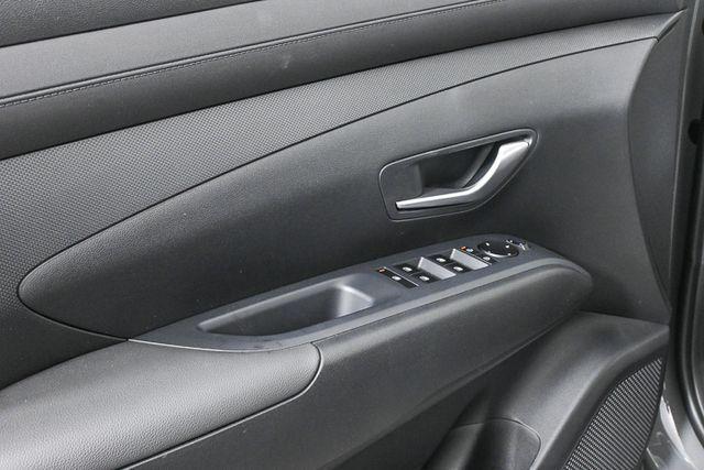 2025 Hyundai Tucson SE photo 2