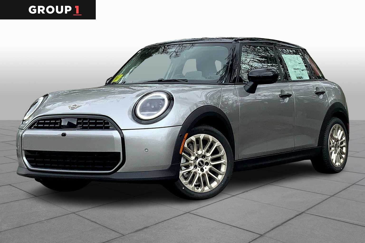 2025 MINI Hardtop 4 Door Base's photo