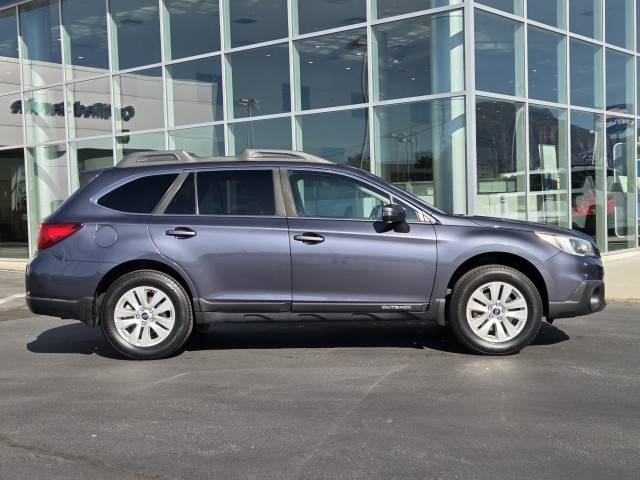 2017 Subaru Outback Premium photo 4