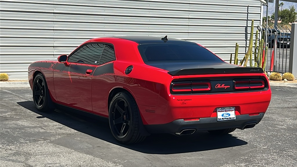 2017 Dodge Challenger R/T photo 4