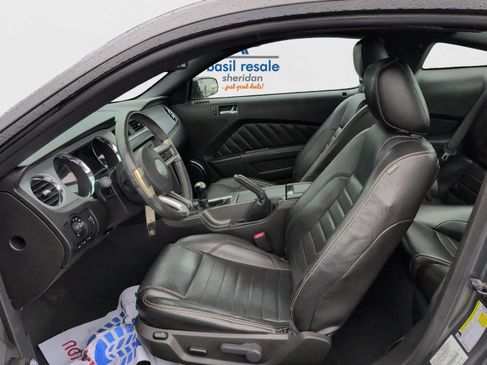 2010 Ford Mustang V6 Premium photo 10