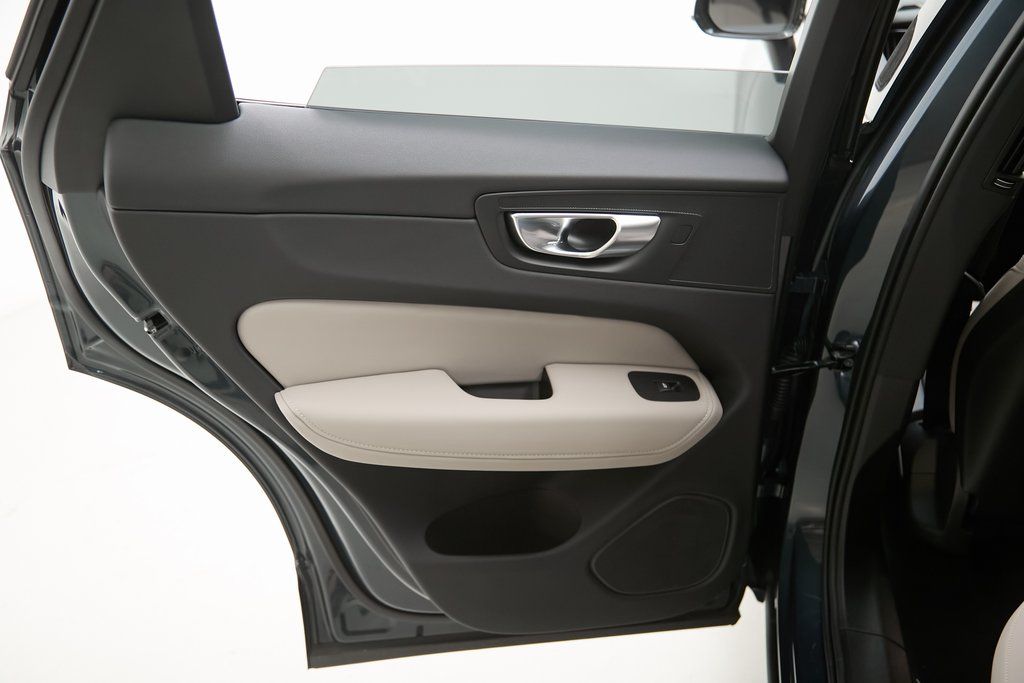 2026 VOLVO XC60 - Image 19